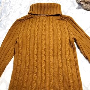 Cambridge cable turtleneck